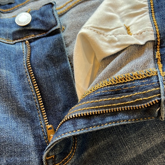 Like New Judy Blue Relaxed Fit Jeans. Size 15/32 - Picture 7 of 7